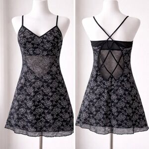 Jezebel Black Silver Floral Lace Sheer Chemise Open Back Nightgown Womens M